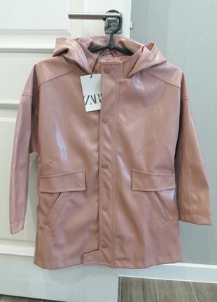 Красивый лаковый плащ zara 2