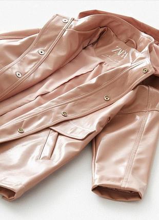Красивый лаковый плащ zara 3