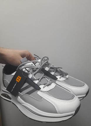 Кроссовки hisem