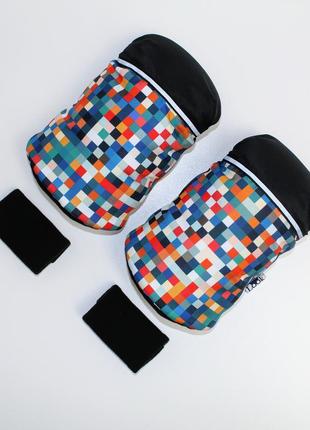 Раздельная муфта на коляску. муфты рукавички на ручку коляски от mamalook, черные с принтом "пиксели+"1 фото