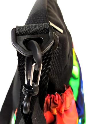 Универсальная сумка на детскую коляску, черная сумка к коляске от mamalook с принтованными карманами "радуга"3 фото
