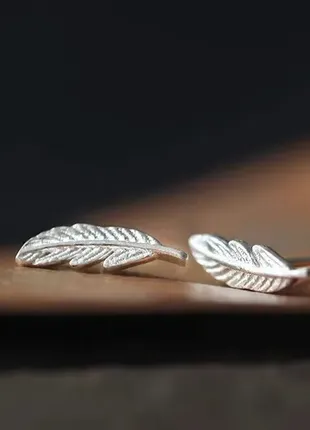 Серебряные серьги гвоздики перо, серебрянные s925 пусеты листок, маленькие серьги7 фото