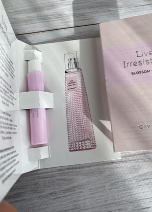 Пробник givenchy live irresistible blossom crush 1мл.2 фото