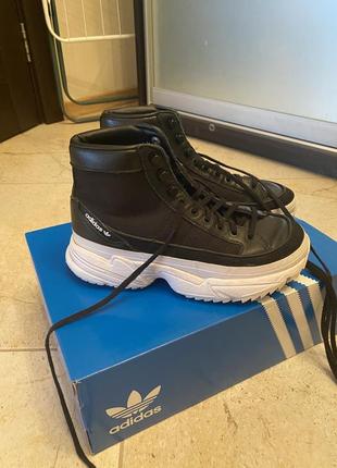 Adidas кроссовки