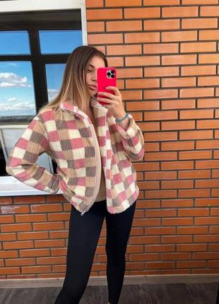 Стильная курточка из эко-меха