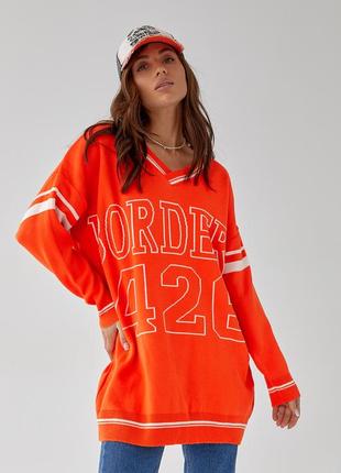 Подовжений помаранчевий жіночий пуловер светр оверсайз з написом