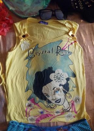 Летняя майка с бантиками на плечах и принтом