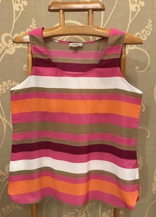 Величезний вибір красивих блуз і сорочок.