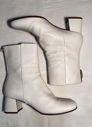 Белые полусапожки кожаные на каблуке итальянские ботинки iris&ink