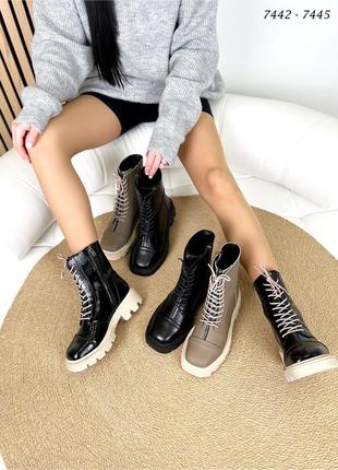 Трендовые ботинки с квадратным мысом и высокой шнуровкой натуральная кожа лак3 фото