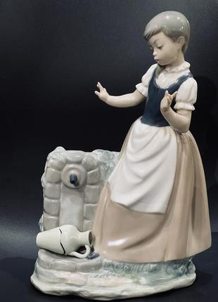 Очень большая фарфоровая статуэтка девочка nao lladro