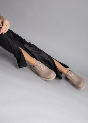 Туфли женские кожаные черного и бежевого ульора на шнурках6 фото