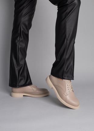 Туфли женские кожаные черного и бежевого ульора на шнурках5 фото