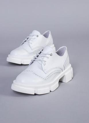 Туфли женские кожаные белого и бежевого цвета на шнурках4 фото