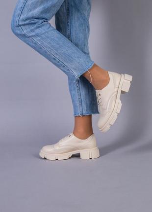 Туфли женские кожаные белого и бежевого цвета на шнурках8 фото