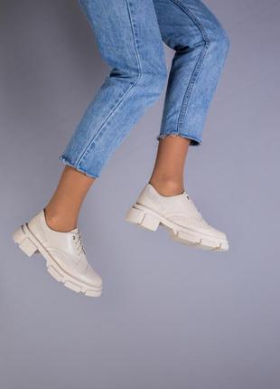 Туфли женские кожаные белого и бежевого цвета на шнурках3 фото