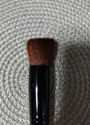 Кисть для макияжа