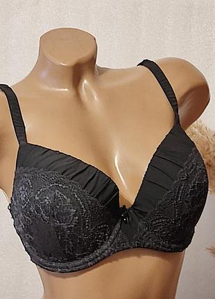 Красивый черный бюстгальтер на тоненьком поролоне,36d