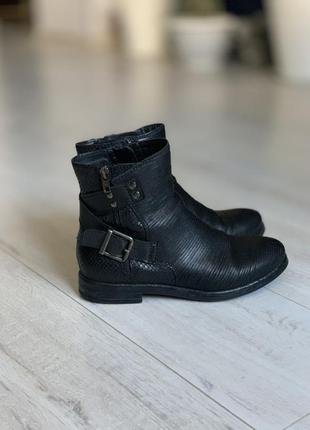 Кожаные демисезонные ботинки полусапожки