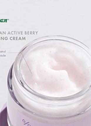 Лифтинг крем-гель с ресвератролом и экстрактом клюквы dr.ceuracle vegan active berry lifting cream, 75 г3 фото
