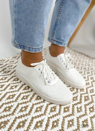 Білі шкіряні кросівки кеди мокасини з перфорацією