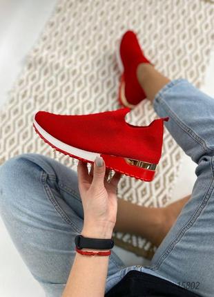 Червоні текстильні легкі кросівки на білій підошві8 фото
