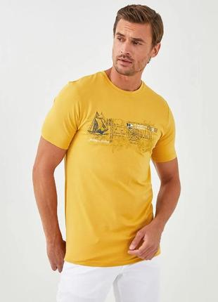 Желтая мужская футболка lc waikiki/лс вайкики classical yachts. фирменная турция