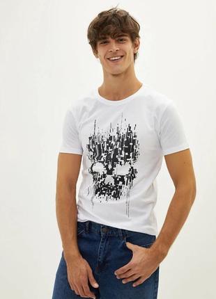 Белая мужская футболка lc waikiki/лс вайкики с принтом-череп. фирменная турция