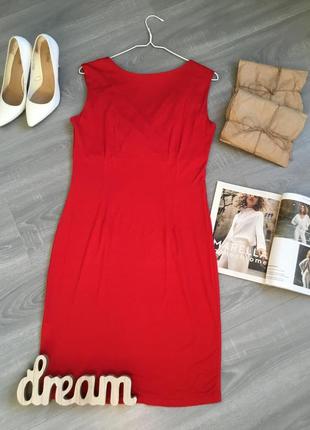 Базовое красное платье из эластичной ткани с драпировкой6 фото