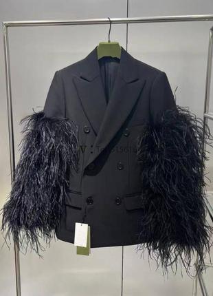 Пиджак жакет в стиле gucci с перьями черный удлиненный