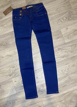Джинсы новые