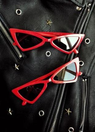 Модні червоні ретро-окуляри сонцезахисні, з чорними лінзами