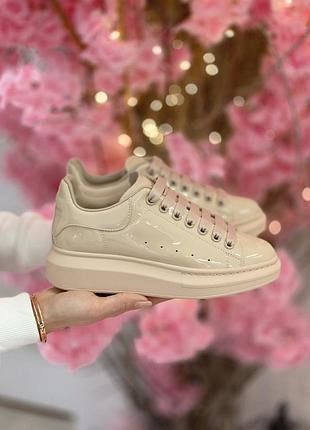 Alexander mcqueen жіночі демісезонні бежеві кросівки на шнурках. весняні жіночі шкіряні кроси.