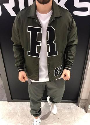 Мужская черная короткая куртка на пуговицах осень весна. мужская куртка полиэстерова ветровка демисезон.