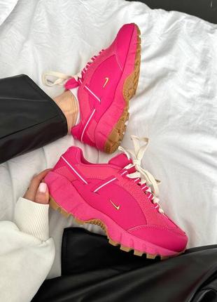 Нереальные женские кроссовки nike x jacquemus pink малиновые розовые1 фото