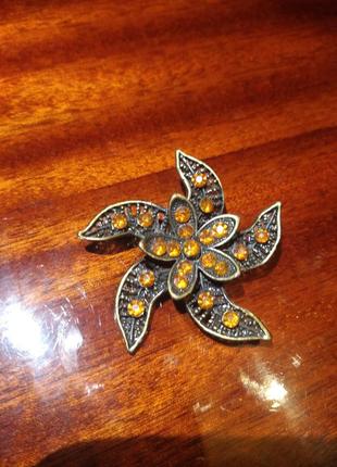 Брошка.