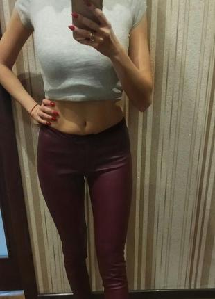 Скинни из экокожи цвета марсала