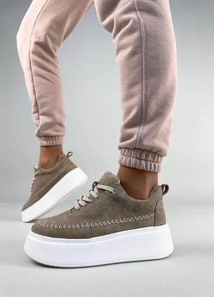 Женские замшевые кеды на платформе