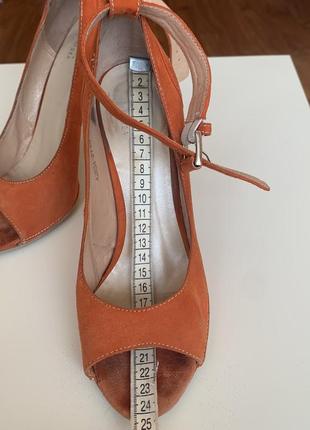 Продам туфли-босоножки, натуральный замш, яркий цвет, сделанная профилактика3 фото