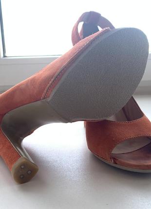 Продам туфли-босоножки, натуральный замш, яркий цвет, сделанная профилактика8 фото