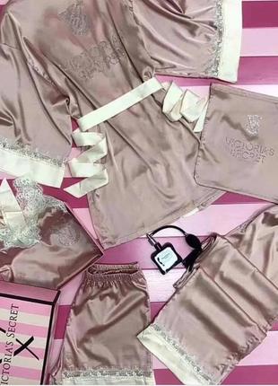 Ладенька однотонна піжама з елементами ажура victoria's secret вікторія сікрет зі стразами. матеріал