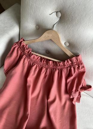 Легесенька блузка із спущеними плечами грязно рожевого кольору6 фото