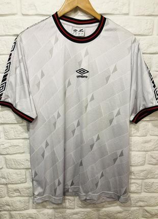 Футболка umbro лампасы