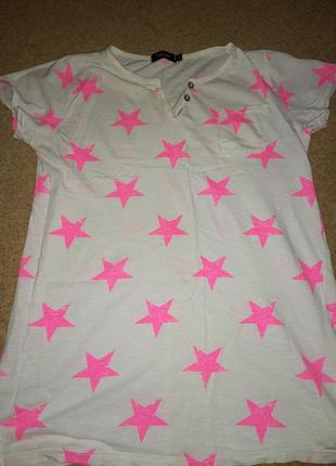 Модная футболка