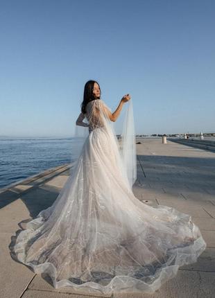 Весільна сукня з кейпом1 фото