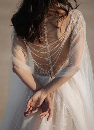 Весільна сукня з кейпом7 фото