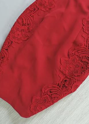 Красное платье со вставками кружева по бокам4 фото