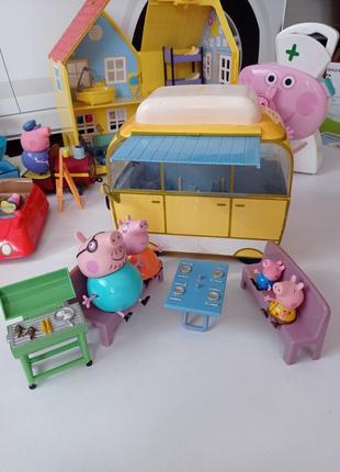 Веселий кемпінг, автобус свинки пеппи