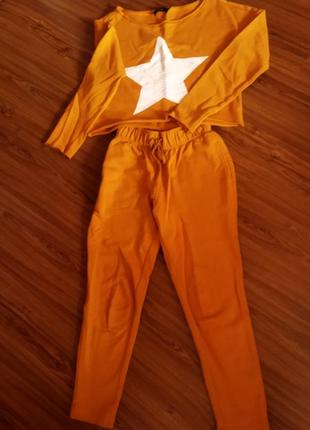 Яскравий костюмчик