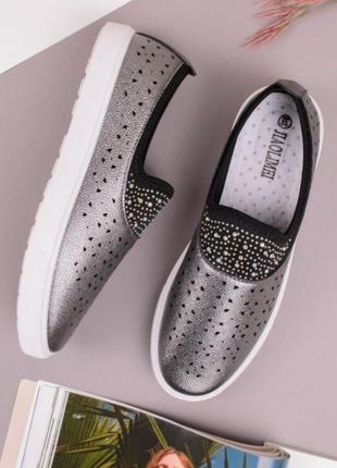 Серые серебристые мягкие слипоны мокасины кеды лекгие со стразами